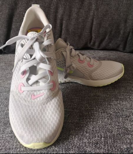 Brand new Nike react reanning shoes size UK 4