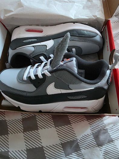 Nike kids UK Size 2/ EU 34 Easy On Runners