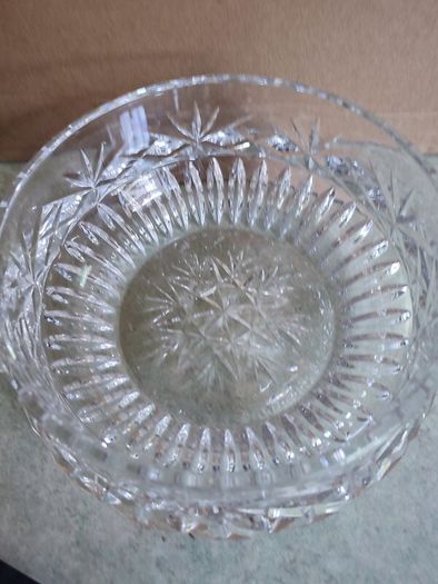 Lovely Crystal Bow No Stamp In Good Condition.