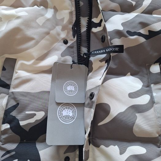Canada Goose S mens camouflage coat with fur