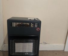 Portable Butane Gas Heater. Includes Gas Bottle (With Gas) & Regulator