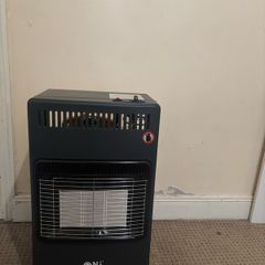 Portable Butane Gas Heater. Includes Gas Bottle (With Gas) & Regulator