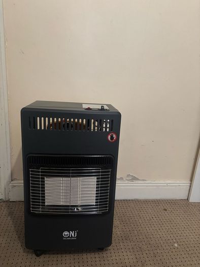 Portable Butane Gas Heater. Includes Gas Bottle (With Gas) & Regulator