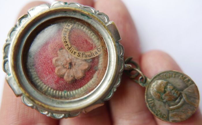 Antique Relic of Ex Praecordiis S.Paulia - Reliquary - Saint