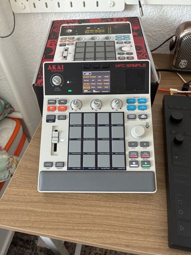 Akai Mpc Sample & 256 Sd card
