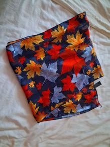 Ladies Maple Leaf Scarf arf