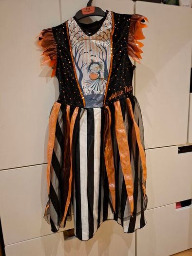 costume