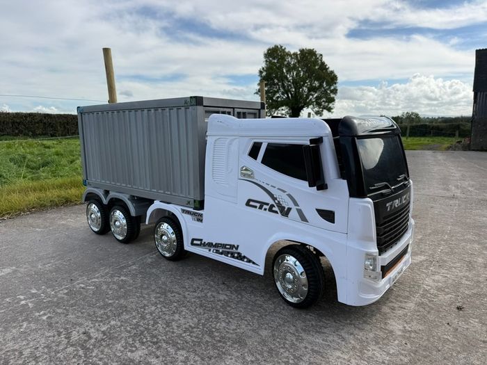 Ride-on electric container truck - white