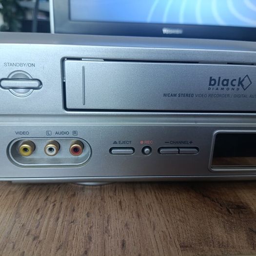 Black Diamond BD250DVC DVD Player and VHS VCR Combo