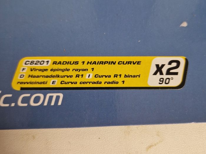 Scalextric C8201: 2x New Radius 1 Curve Track - 90 degrees. ( r1 )