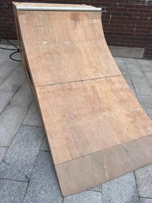 Skateboard Quarter Pipe