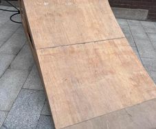Skateboard Quarter Pipe