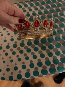 Crown dress up