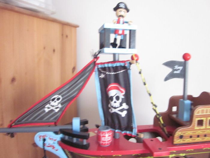 Little Town Wooden Pirate Ship With Pirates
