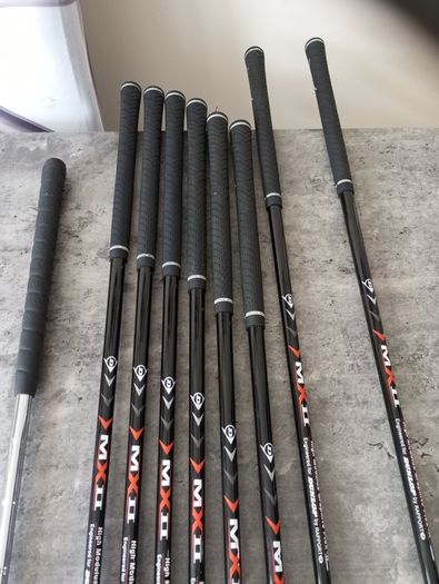 Dunlop golf clubs and bag with stand. Right handed clubs.