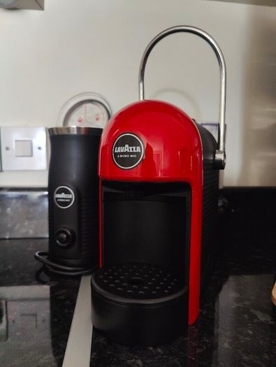 QUICK SALE: Lavazza A Modo Mio Jolie Coffee Machine + FREE MilkEasy Frother (Excellent Condition)