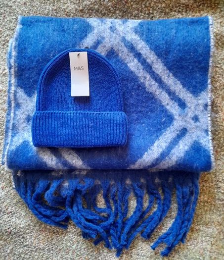 BN Marks scarf with free matching beanie