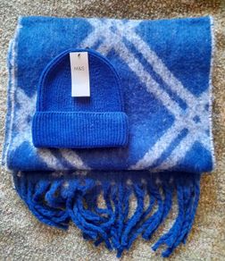 BN Marks scarf with free matching beanie