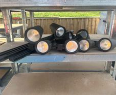 8 LED lights on 3 tracks