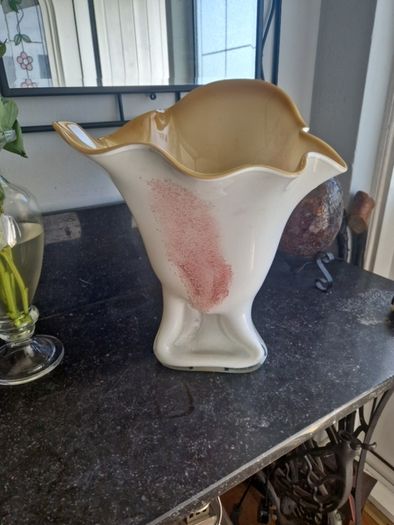 Makora glass vase