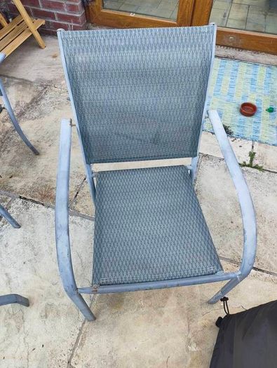 outdoor table and 5 chairs
