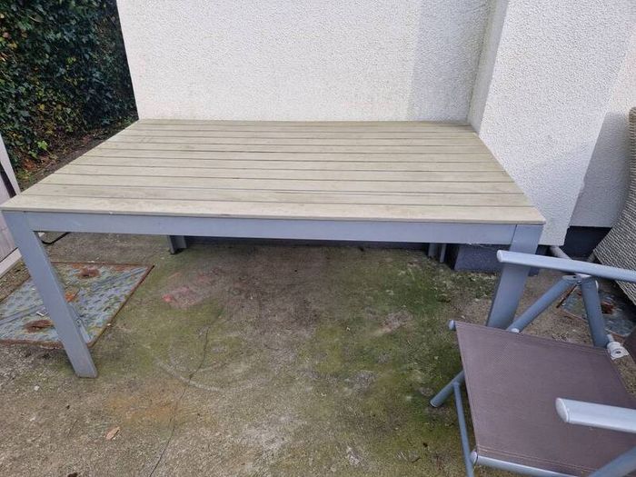 garden table & chairs