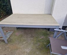 garden table & chairs