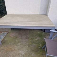 garden table & chairs