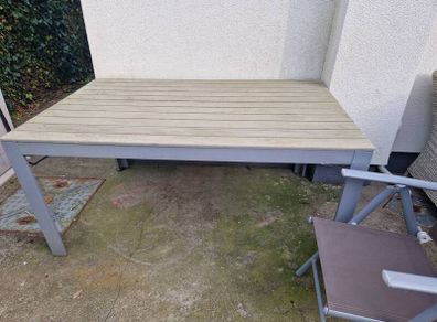 garden table & chairs