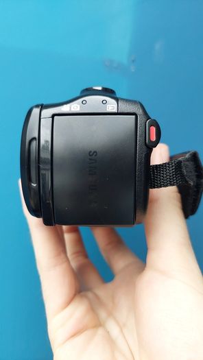 Samsung SMX-F70 High Definition Camcorder Video Camera