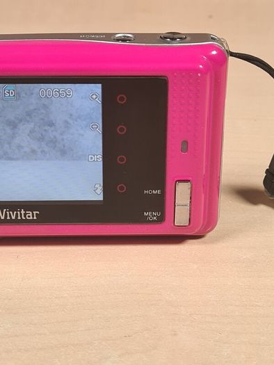 Vivitar Vivicam 8025 Digital Camera 8.1mp Mega Pixels Pink No Battery Charger