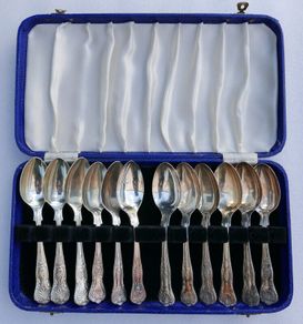 Vintage 12 Silver-Plated Teaspoons in blue presentation Original Case