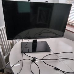 Toshiba 32-inch Smart Led Tv + Base Stand + HDMI Cable