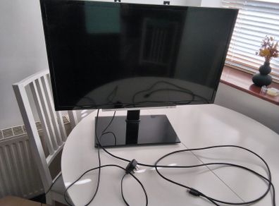 Toshiba 32-inch Smart Led Tv + Base Stand + HDMI Cable