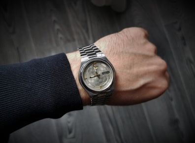 Seiko 5 automatic (grey/gold rare dial)