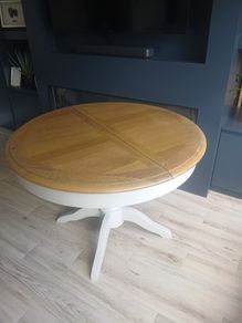 Kitchen Table (extendable) & 4 chairs