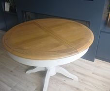 Kitchen Table (extendable) & 4 chairs