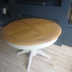 Kitchen Table (extendable) & 4 chairs