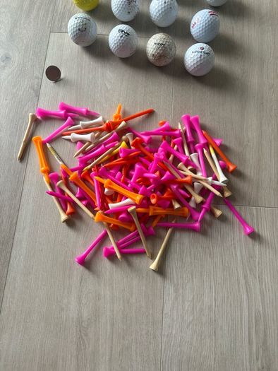 Bundle of Golf Balls, Tees and a ball marker