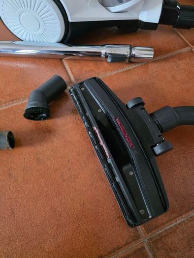 Vacuum cleaner 700W
