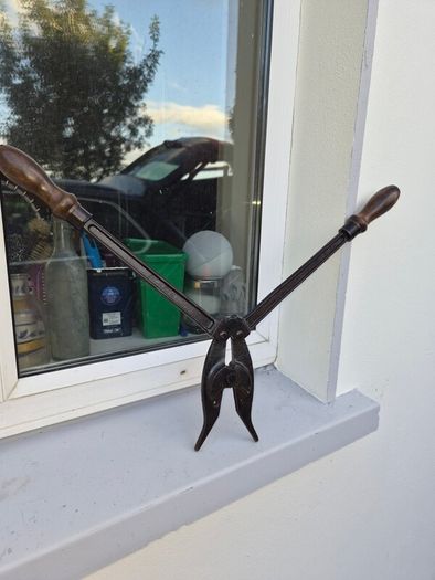 old world war  2 fence  cutters