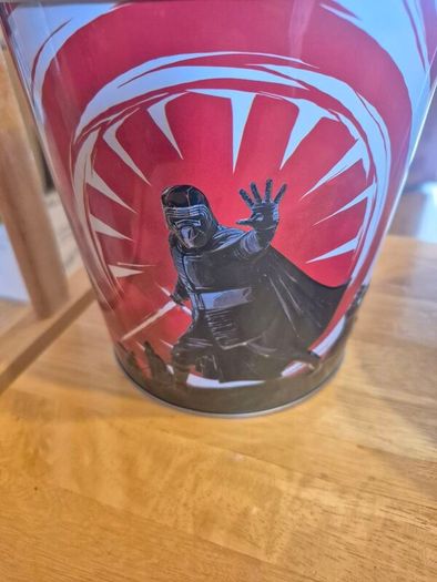 2 star Wars Rise of the skywalker popcorn buckets