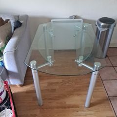 Extending glass table