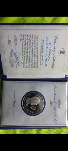 Official bicentennial medal Liam Cosgrave