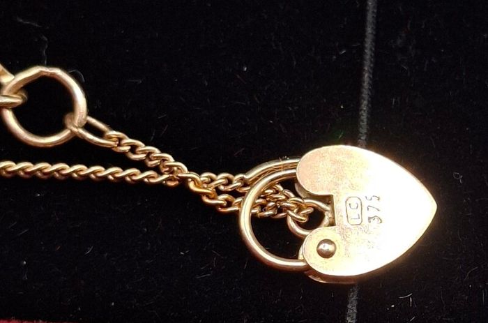 Vintage 9ct yellow  gold  charm bracelet
