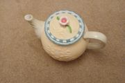 Tea pot
