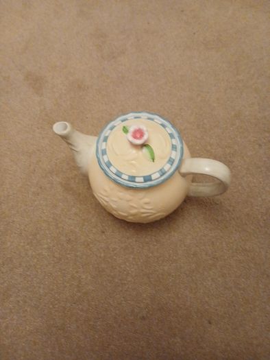 Tea pot