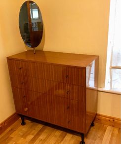 Chest of drawers