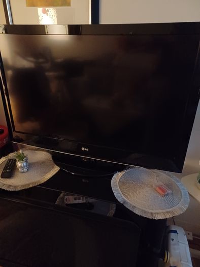 Big tv LG 45 cal hdm1 hdm2 perfect no hew control pilot