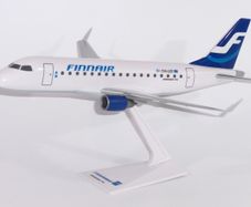 FINNAIR 1:100 scale model airplane, Embraer 170 aircraft, NEW